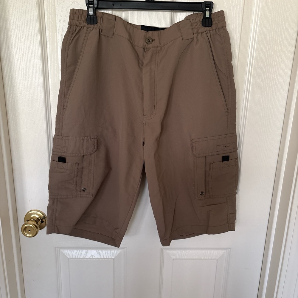 Stanley Tan Cargo Shorts; size M; NWOT